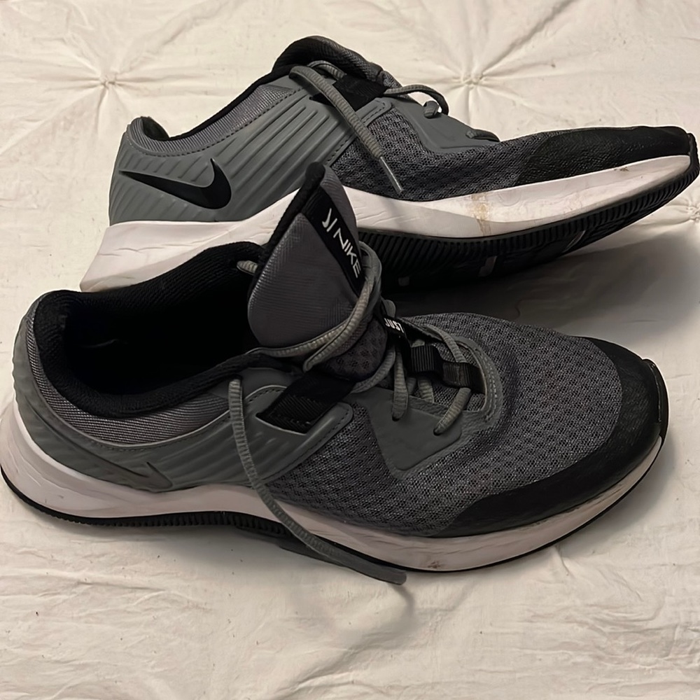 Like new Men’s size 11 Nikes